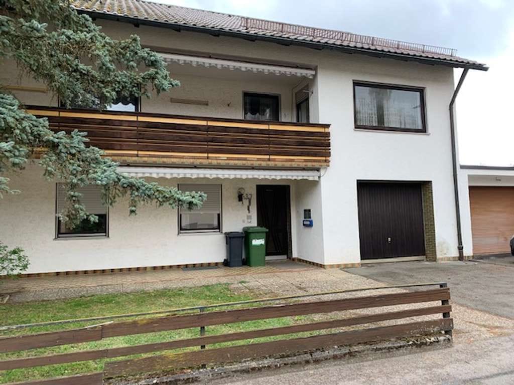 Immobilie in Oberviechtach - Zweifamilienhaus mit viel Potenzial und Platz in Oberviechtach - Bild 1