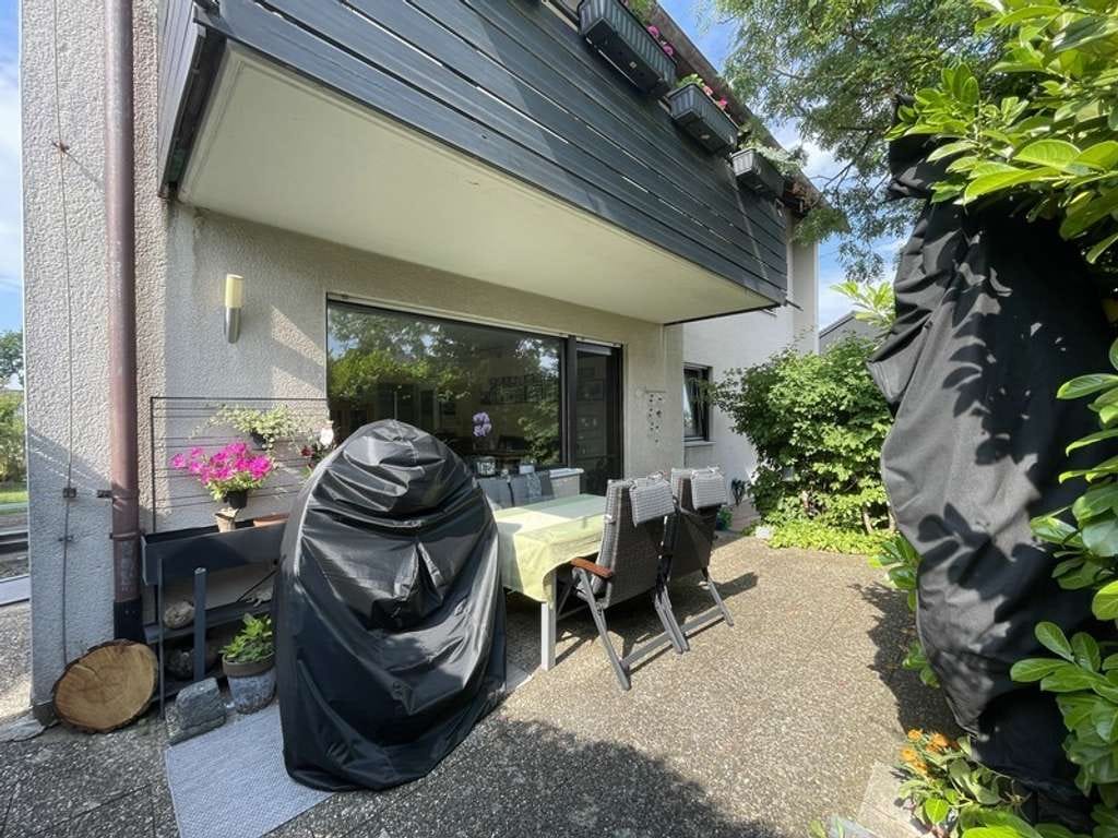 Immobilie in Veitsbronn - Schönes 3-Familienhaus in Veitsbronn: Gepflegte Kapitalanlage mit zwei Garagen und Gartengrundstück  - Bild 1