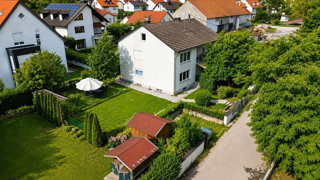 Immobilie in Röhrmoos - Neuwertig sanierte 4,5 Zi.-Gartenwohnung mit gr Süd-Terrasse, sep Küche, gr Keller, Garage, Stellpl. - Bild 2