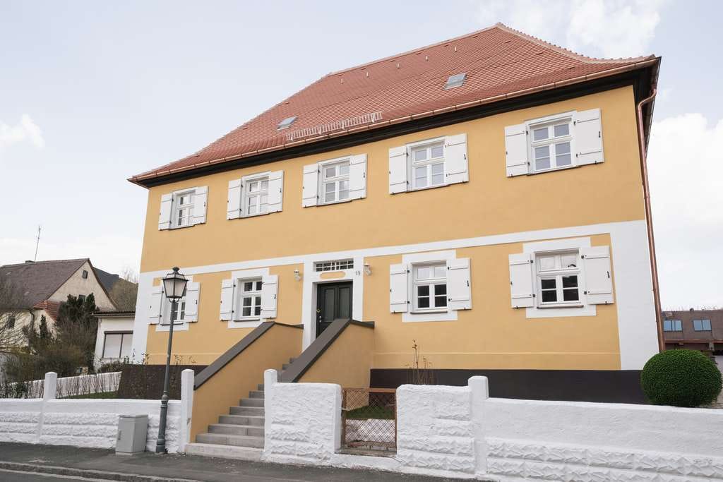 Immobilie in Aurachtal - Attraktive Kapitalanlage: Kernsaniertes Mehrfamilienhaus mit Entwicklungspotenzial in bester Lage! - Bild 0