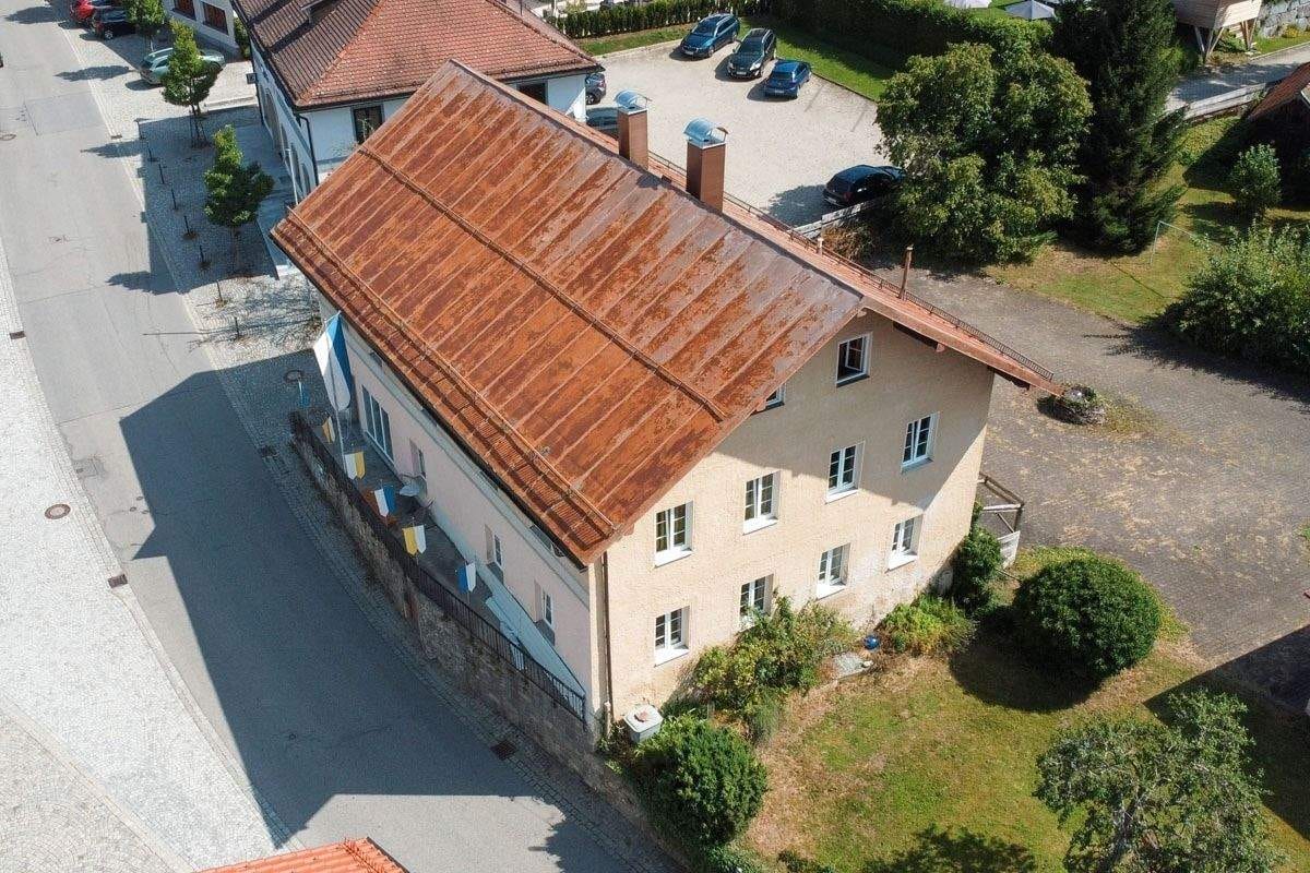 Immobilie in Frauenau - Wohnhaus mit Gewerbefläche in zentraler Lage in Frauenau - Bild 1