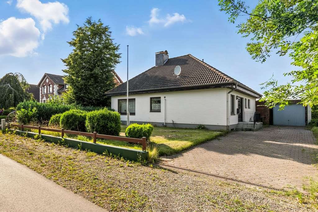 Immobilie in Gelting - Charmantes Einfamilienhaus in ruhiger Lage von Gelting – mit großem Garten und Vollkeller - Bild 2