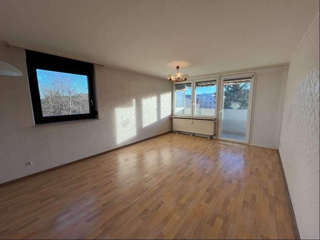 Immobilie in Winnenden - WI-Schelmenholz: Freie 3-Zimmer-Wohnung im 2.Stock mit großem Balkon! - Bild 1