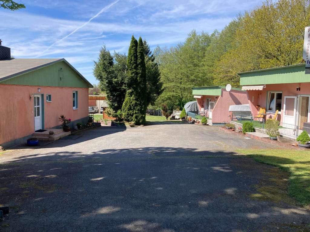 Immobilie in Basedow - Natur- und Wassernähe: Drei Wohnungen - Zwei Bungalows - Bootshaus - Ihr Platz zum Leben.... - Bild 4