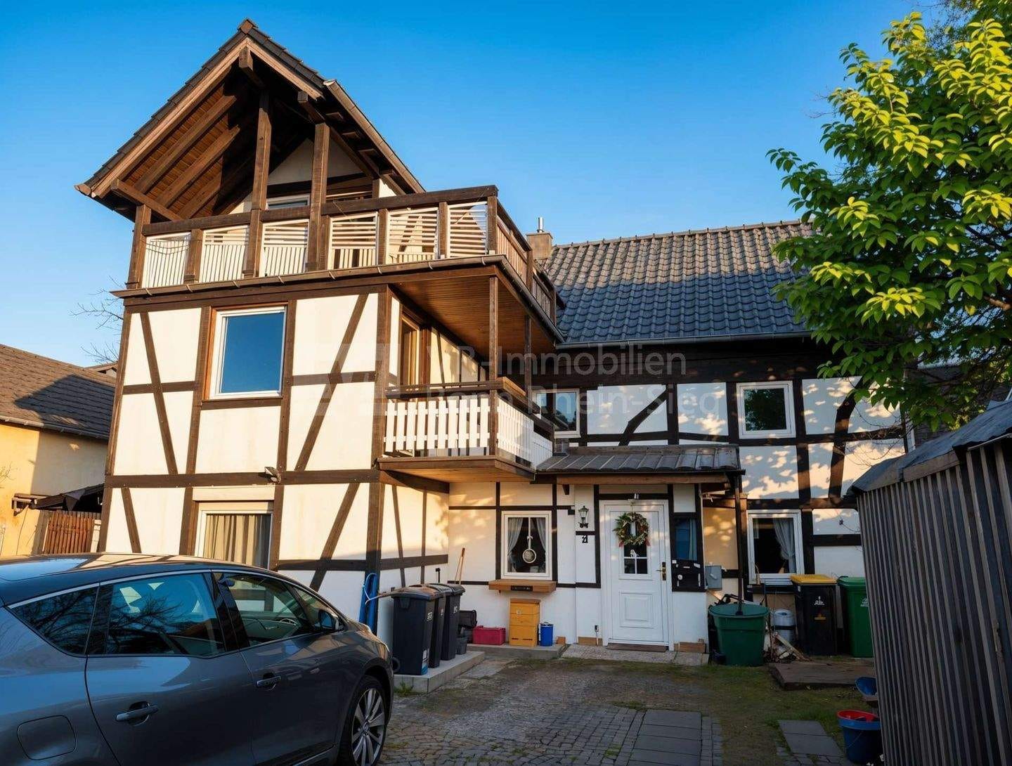 Immobilie in Lohmar - Historisches Fachwerkhaus mit zwei Wohneinheiten - viel Raum für individuelle Wohnideen - Bild 0