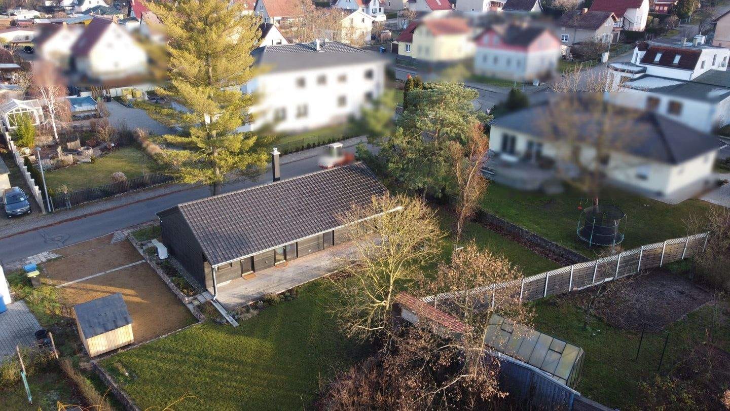 Immobilie in Waldsieversdorf - Neuwertiges Holzhaus im Bungalowstil - Bild 1