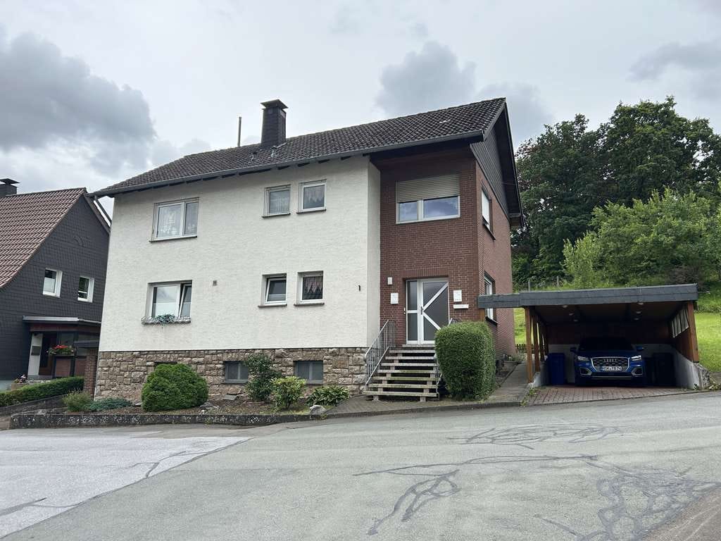 Immobilie in Marsberg - Vollvermietetes Zweifamilienhaus in Beringhausen - Bild 1