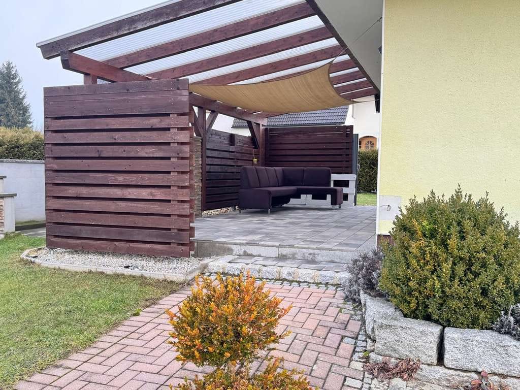Immobilie in Marktleugast - Liebevoll sanierte Immobilie mit  großem Garten und Doppelgarage in ruhiger Wohnlage - Bild 2