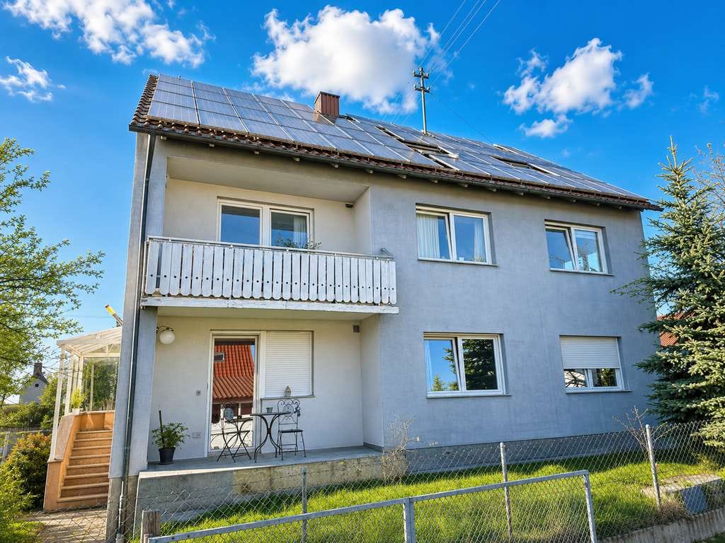 Immobilie in Waldstetten - Mehrfamilienhaus mit 3 Einheiten & großem Grundstück - Bild 1