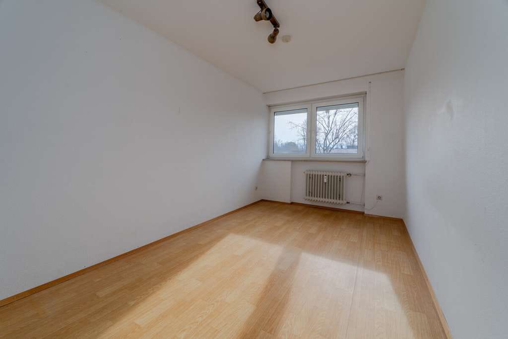 Immobilie in Radolfzell am Bodensee - Großzügige 3,5-Zimmer-Wohnung in Radolfzell mit viel Potenzial - Bild 2