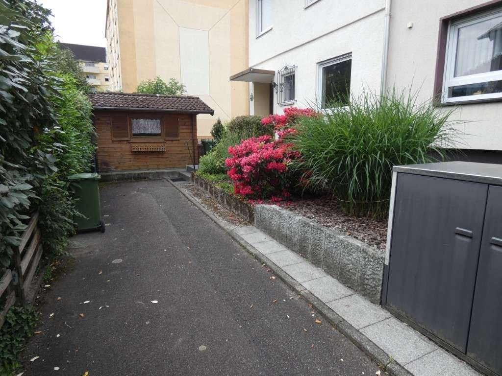 Immobilie in Gernsbach - Großzügige Doppelhaushälfte mit Garten, Garage und 2 Stellplätzen - Bild 2