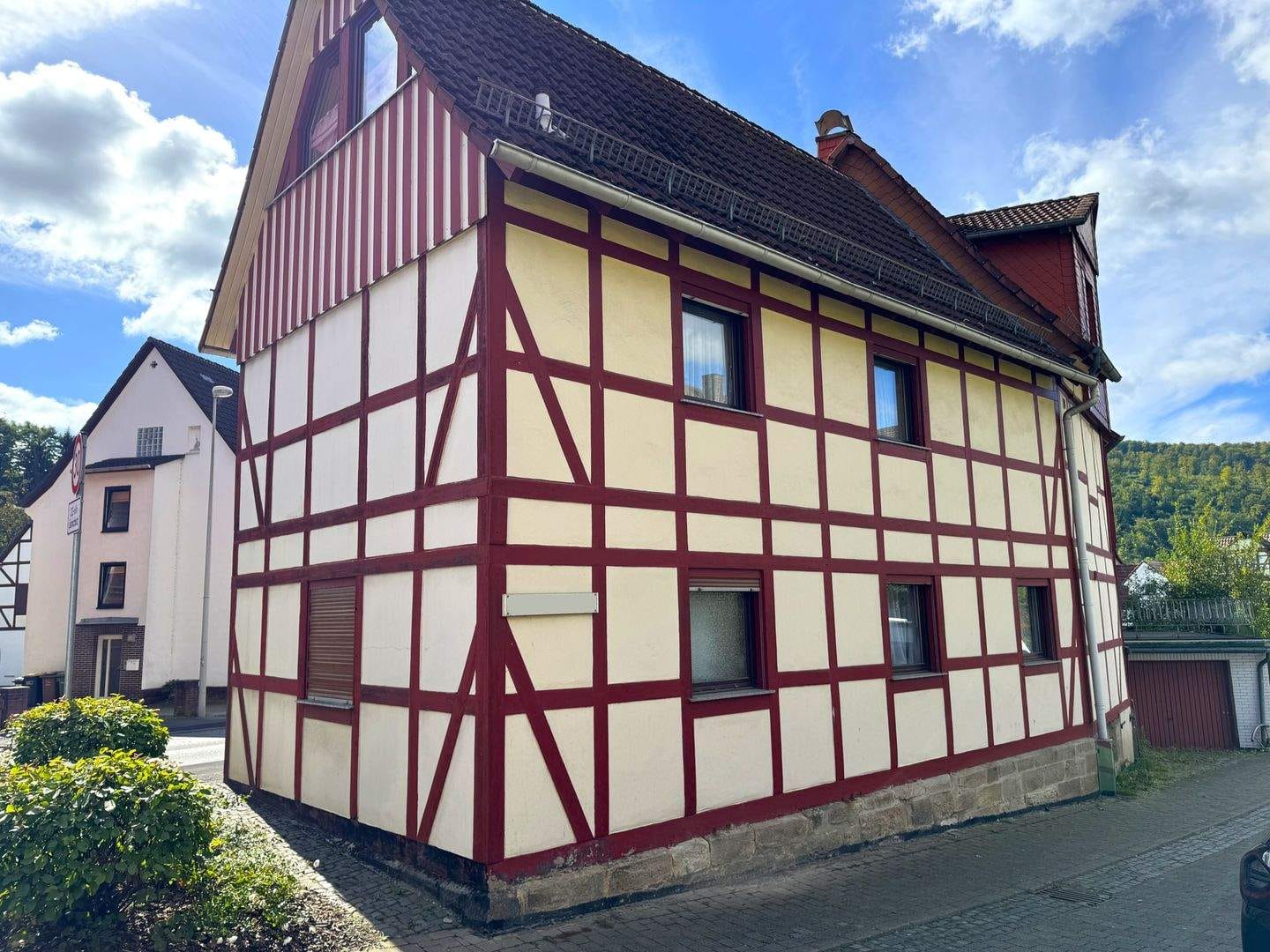 Immobilie in Helsa - Wohnen mit Fachwerkhaus-Charme im schönen Helsa - Bild 4