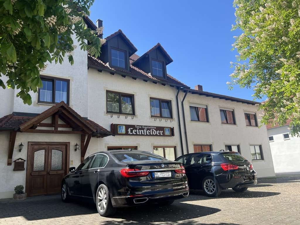 Immobilie in Monheim - Einmalige Chance: 
Traditions-Gasthof „Leinfelder“ in Flotzheim – 
etablierte Veranstaltungslocati - Bild 1