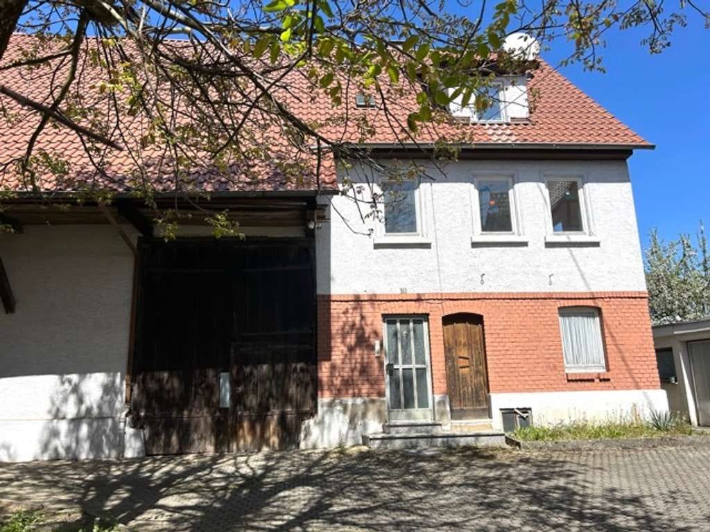 Immobilie in Pliezhausen - Sanierungsobjekt oder traumhaftes Baugrundstück in ruhiger Zentrumslage - Bild 0