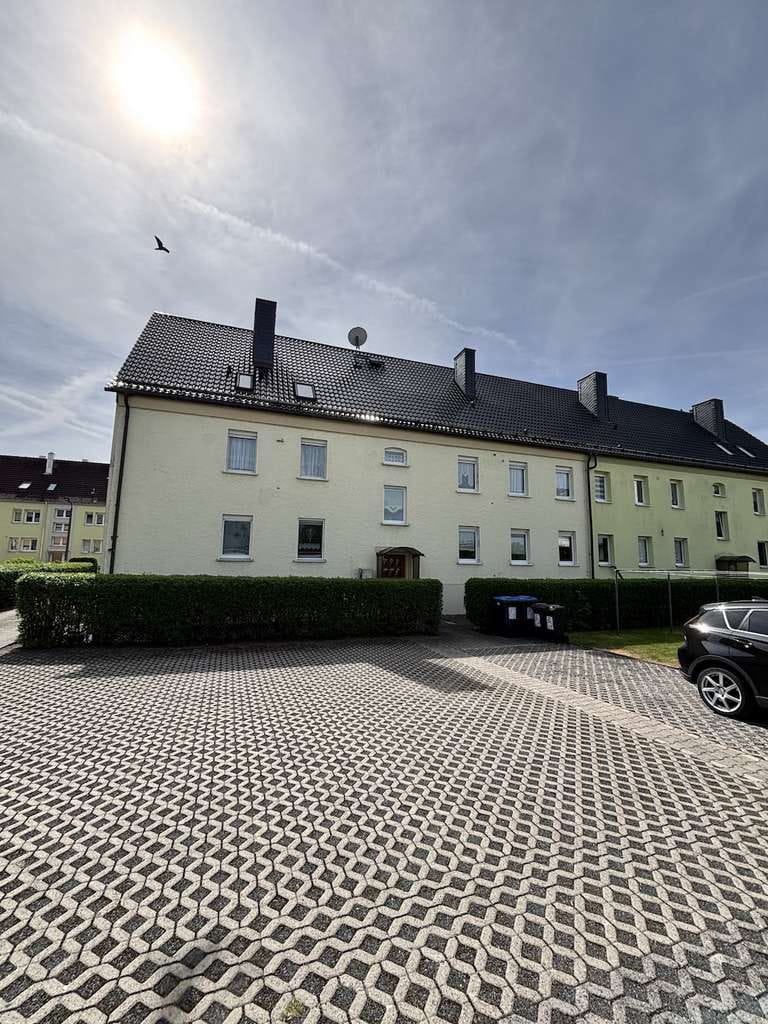 Immobilie in Sonneberg - Sonnige 3-Zimmer-Eigentumswohnung mit Garage in beliebtem Stadtteil Oberlind - Bild 2