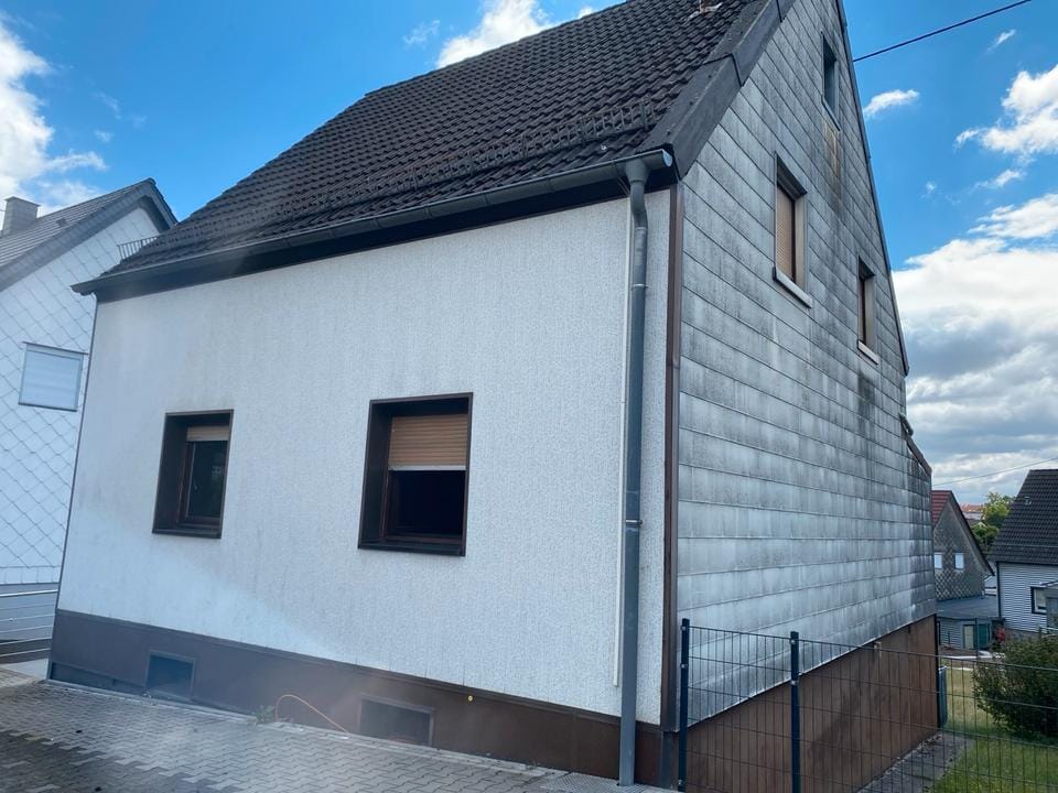 Immobilie in Freisen - Einfamilienhaus mit Garage und Balkon - Bild 0