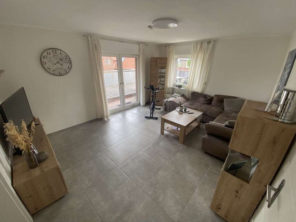 Immobilie in Südlohn - Attraktive Dachgeschosswohnung mit großer Terrasse und zwei PKW-Stellplätzen in ruhiger Wohnlage! - Bild 1