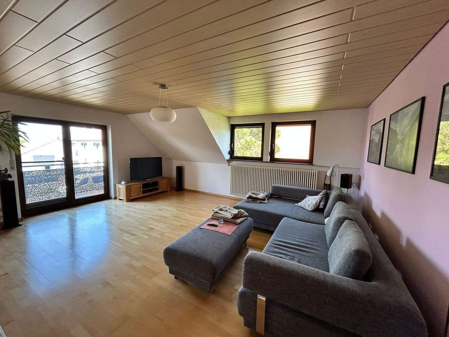 Immobilie in Wyhl - Dachgeschosswohnung mit Privatsphäre & Wohlfühlcharakter - Bild 1