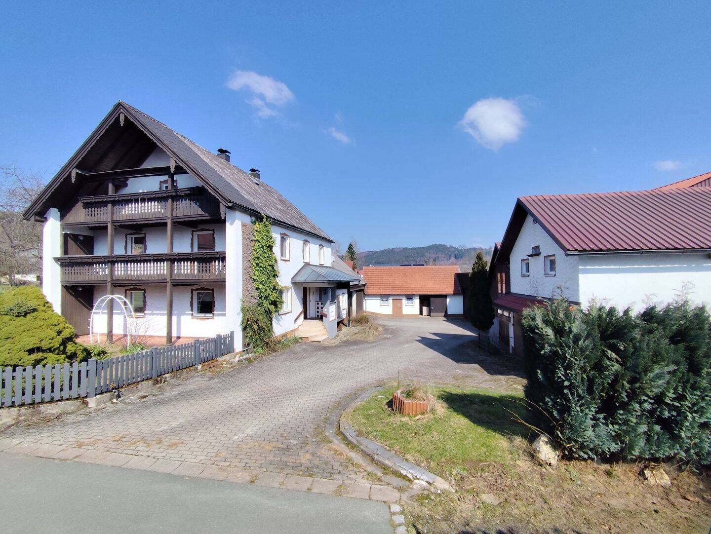 Immobilie in Immenreuth - Landleben Deluxe: Großzügiger Dreiseitenhof mit Werkstätten, Maschinenhalle und Gartenparadies in Immenreuth! - Bild 1