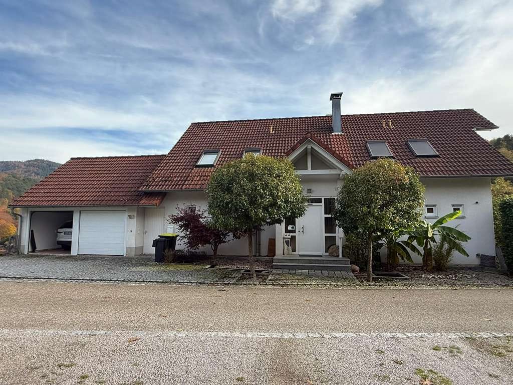 Immobilie in Bühlertal - Hochwertige Immobilie mit Einliegerwohnung und super Aussicht - Bild 1
