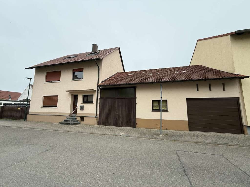 Immobilie in Dettenheim - Großes Einfamilienhaus mit Scheuer in Dettenheim - Bild 0