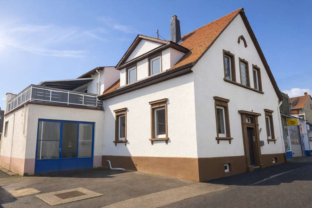 Immobilie in Waldalgesheim - Komplett renoviertes Wohnhaus mit zwei großzügigen Terrassen, Wellnessbereich und Sauna - Bild 0