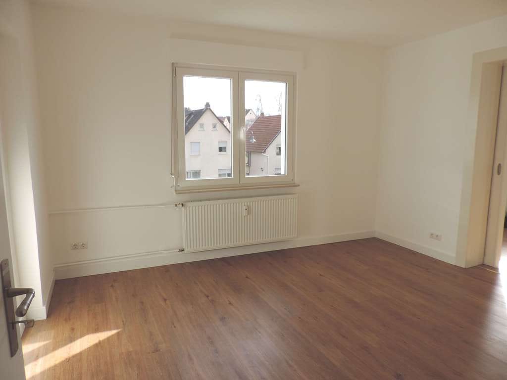 Immobilie in Schöneck - Attraktives Investmentpaket: Vollvermietetes Mehrfamilienhaus mit 4 Einheiten & 8 Garagen, Schöneck - Bild 3