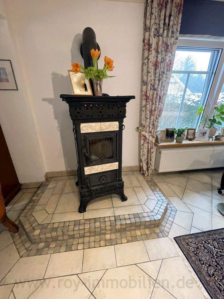 Immobilie in Westoverledingen - +++ Viel Platz, ideal für die große Familie, Kamin, Wintergarten, PV-Anlage mtl. € 289,- Einspeisungsvergütung ! +++ - Bild 3