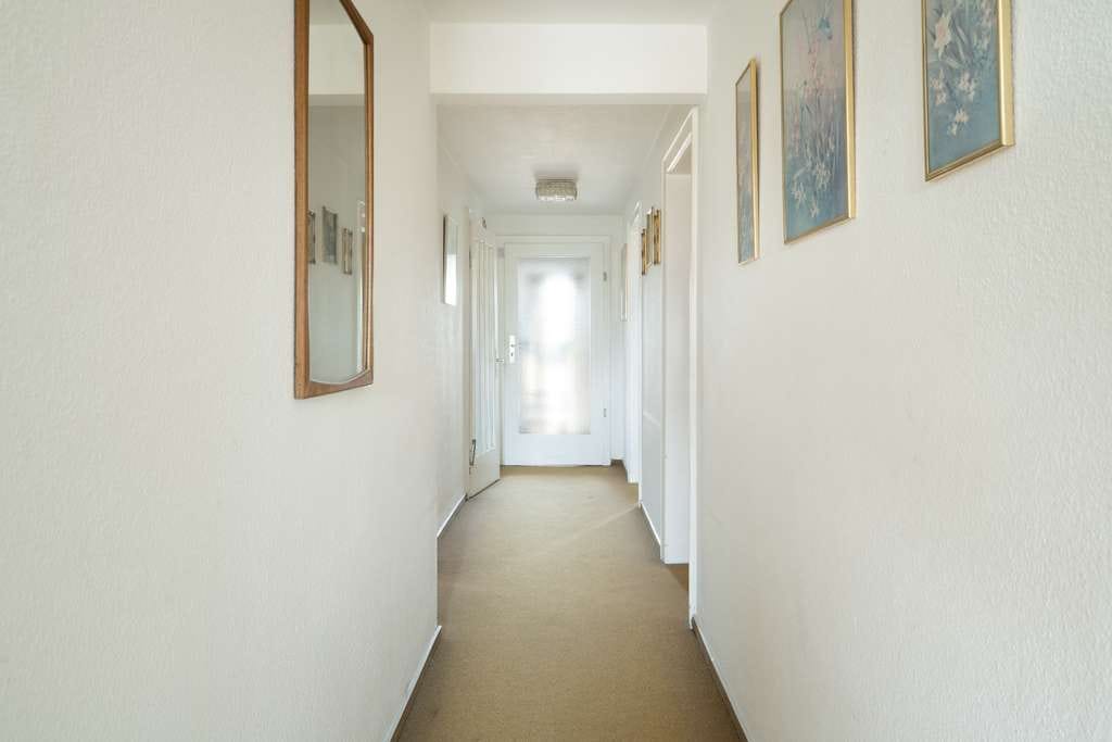 Immobilie in Gräfelfing - MÜNCHNER IG: Charmantes Zweifamilienhaus mit Blick ins Grüne – Ideal für Familien oder Investment! - Bild 4