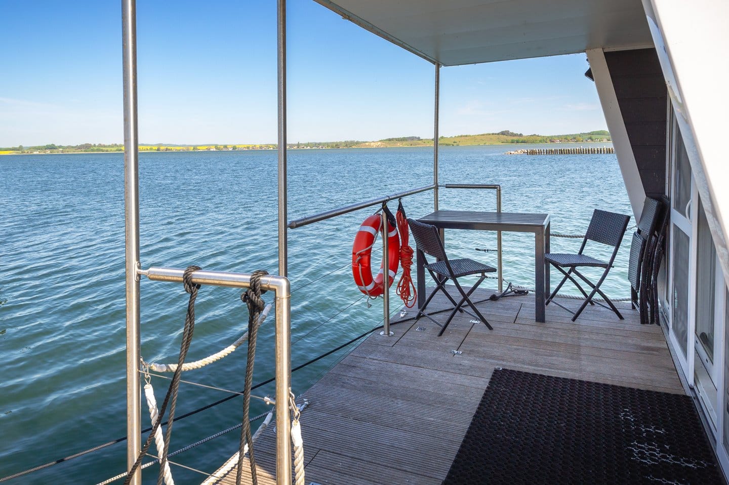 Immobilie in Göhren - Wohnen auf dem Wasser: Hausboot mit Sauna und Dachterrasse - Bild 3