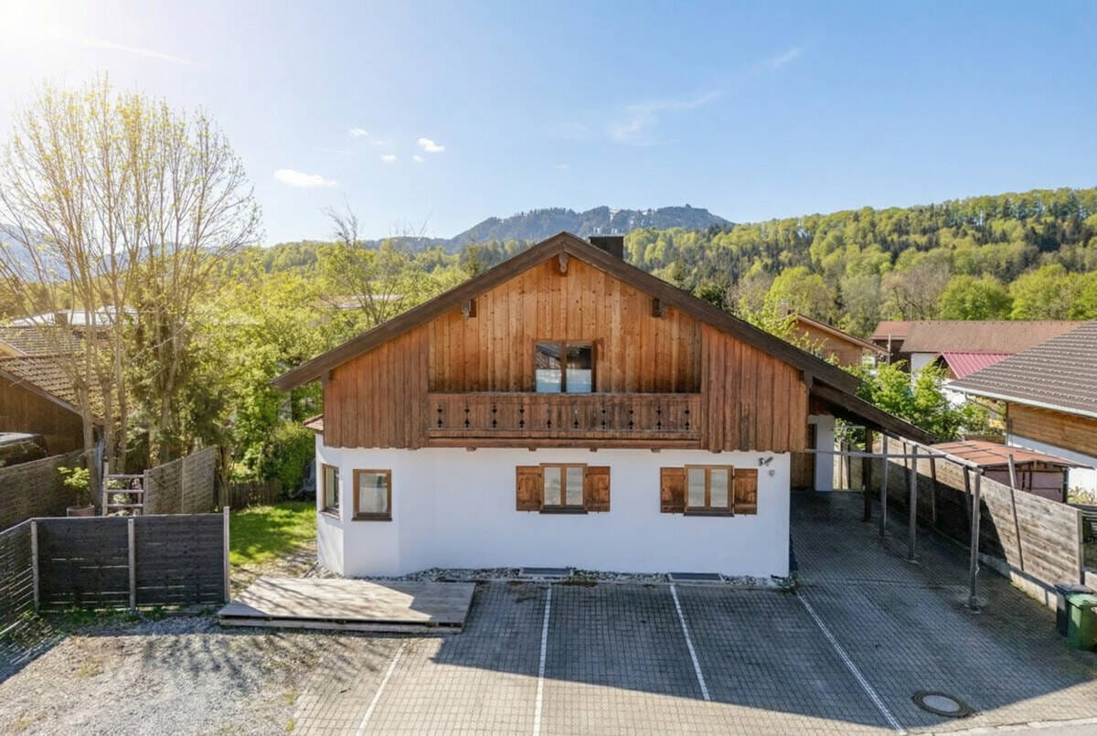 Immobilie in Gaißach - Ein Ort zum Ankommen - Familienhaus mit viel Platz, Garten und Bergblick - Bild 0