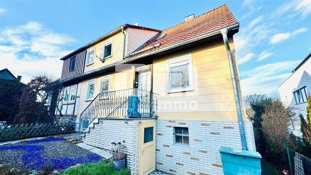 Immobilie in Habichtswald - Schöne Doppelhaushälfte mit Nebengebäude, Garage und angelegtem Gartenbereich - Bild 0