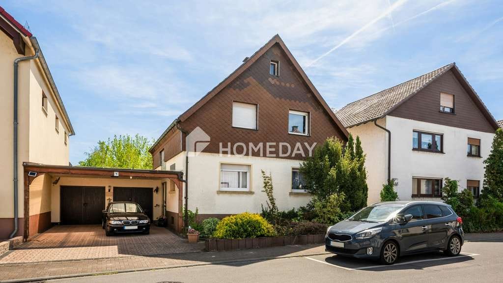 Immobilie in Graben-Neudorf - Familienhaus mit Garten, 2 Garagen, 7 Zimmern und 2. Baufenster in Graben Neudorf - Bild 0
