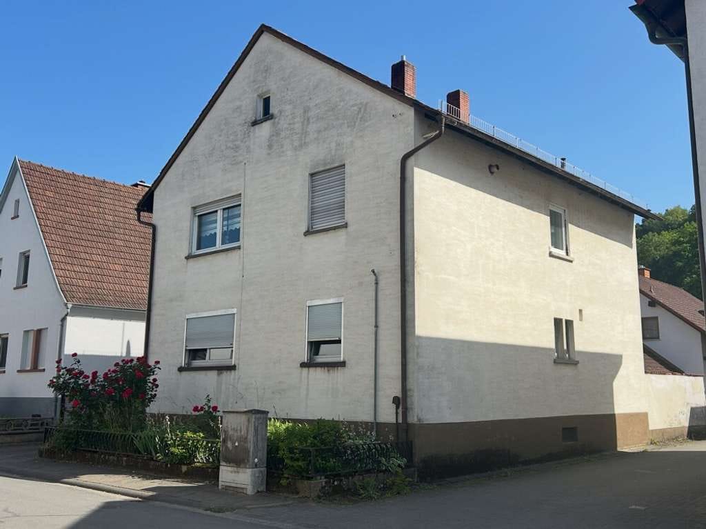 Immobilie in Obernburg am Main - Platz für zwei Familien ... Freistehendes 2-FH in ruhiger Wohnlage! - Bild 1