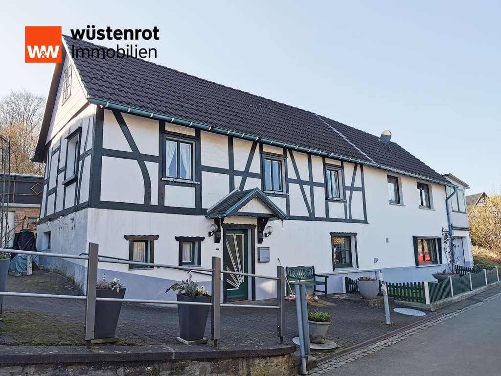 Immobilie in Gummersbach - ***Charmantes Fachwerkhaus mit Potenzial!*** - Bild 0