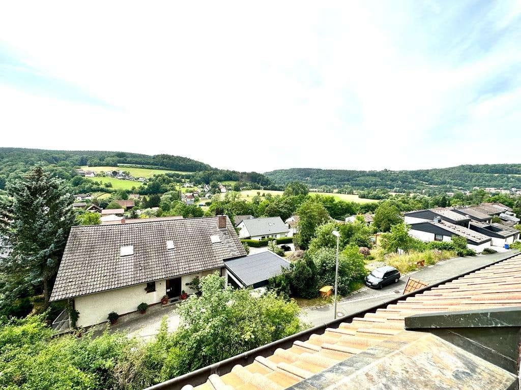 Immobilie in Ködnitz - Unverbaubarer Panoramablick!
Großzügige 4-Zimmer-Wohnung im Dachgeschoss vor den Toren Kulmbachs - Bild 0