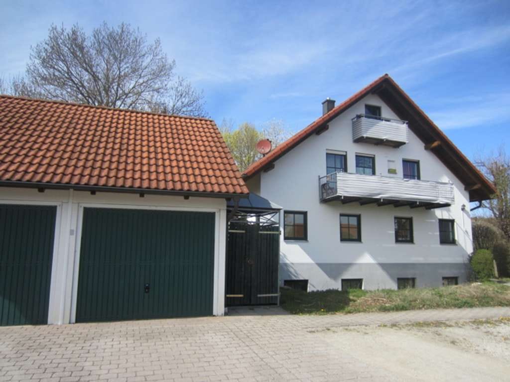 Immobilie in Essenbach - Gepflegtes Mehrfamilienhaus absolut ruhig gelegen in Essenbach-Mirskofen Terrasse drei Balkone - Bild 0