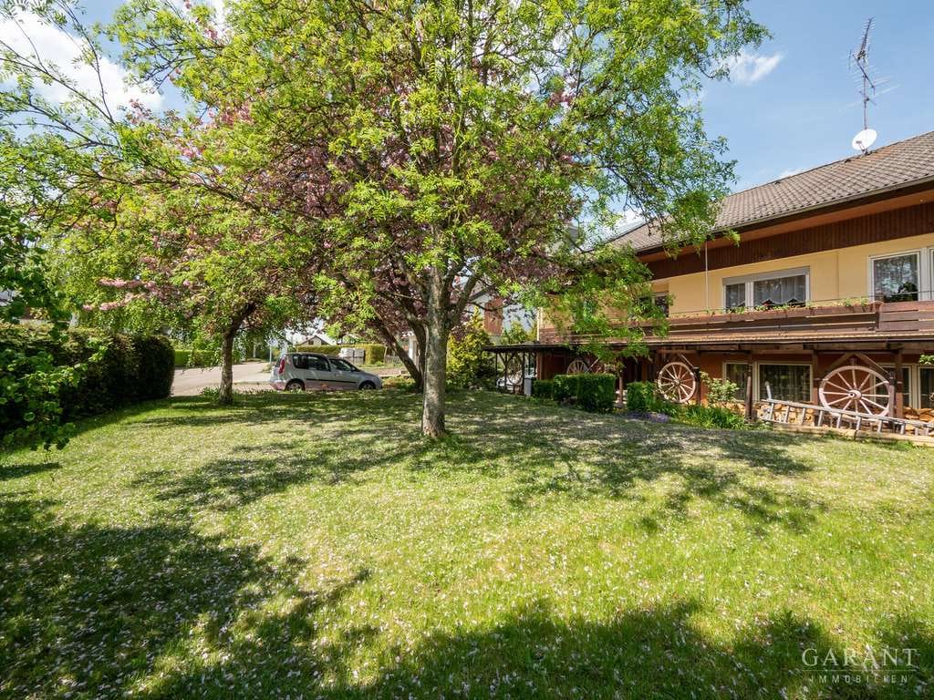 Immobilie in Laichingen - *Großes Einfamilienhaus mit wunderschönem Garten und Doppelgarage in Machtolsheim* - Bild 2