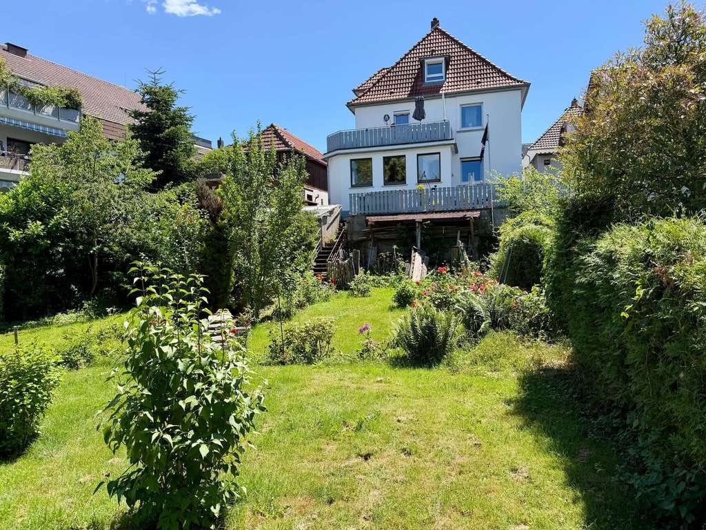 Immobilie in Roßdorf - Vielseitiges Zweifamilienhaus mit großem Garten und Entwicklungspotenzial in begehrter Wohnlage - Bild 0