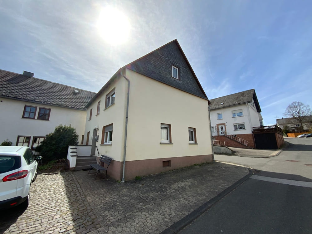 Immobilie in Külz (Hunsrück) - Tolles Einfamilienhaus mit schöner Aufteilung und herrlicher Terrasse - Bild 2