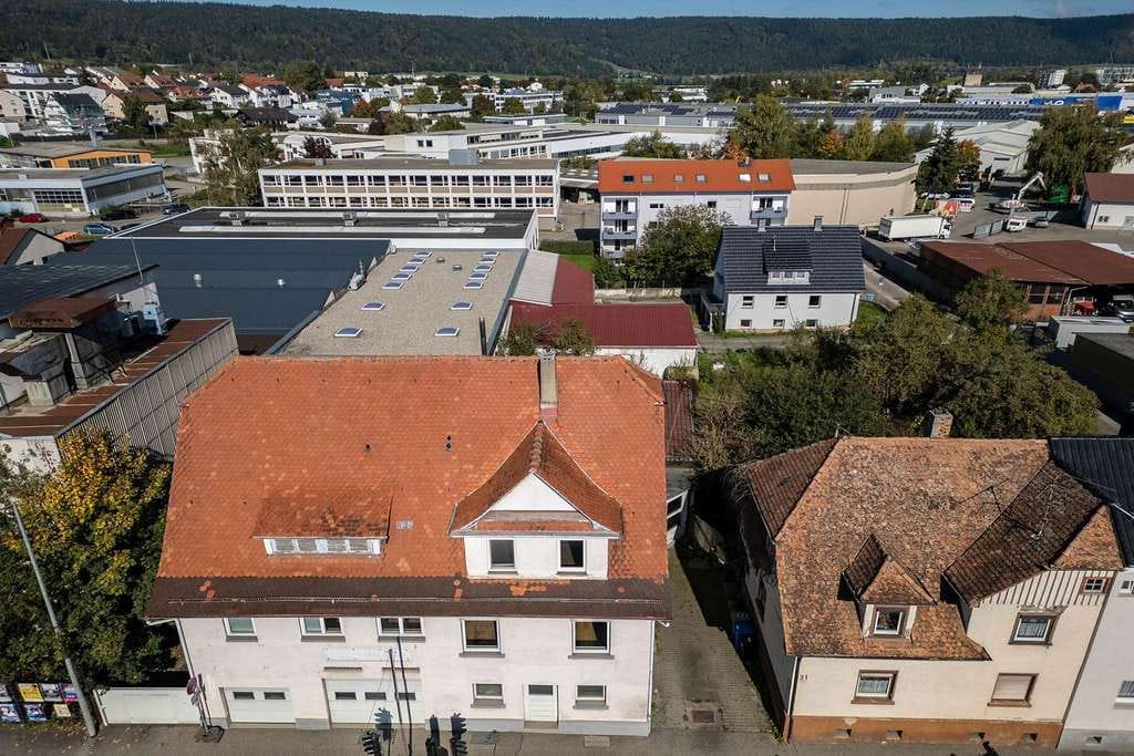Immobilie in Tuttlingen - Zweifamilien- und Geschäftshaus mit Werkstatt – vielseitig nutzbar für Wohnen und Gewerbe - Bild 4