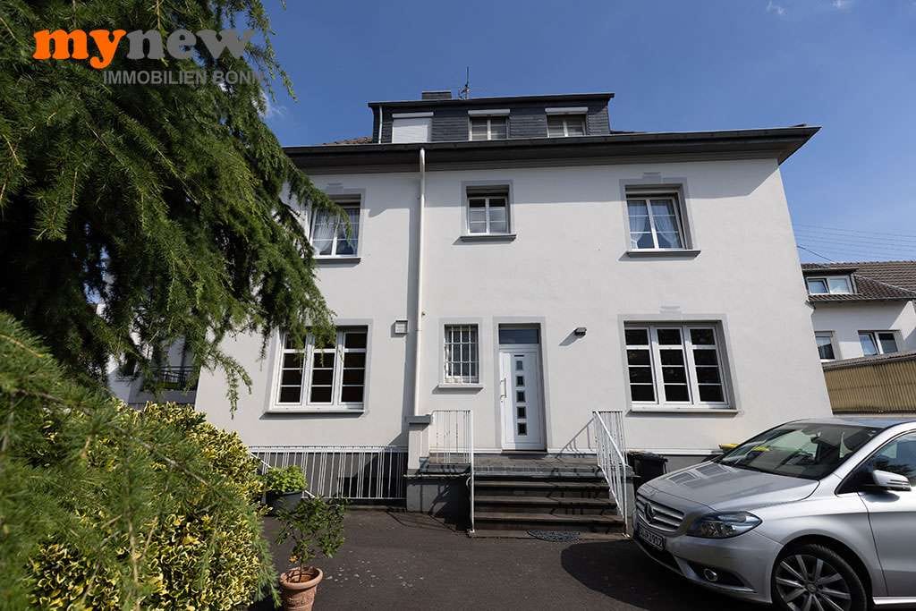 Immobilie in Niederkassel - mynew: Herrschaftlich und zentral! Schicke Villa zum Wohnen und/oder Arbeiten!

 - Bild 2