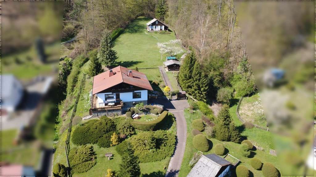 Immobilie in Berga/Elster - Exklusiver Rückzugsort in Berga: Haus mit Kamin, Terrassen & Südbalkonen und traumhaftem Weitblick - Bild 1