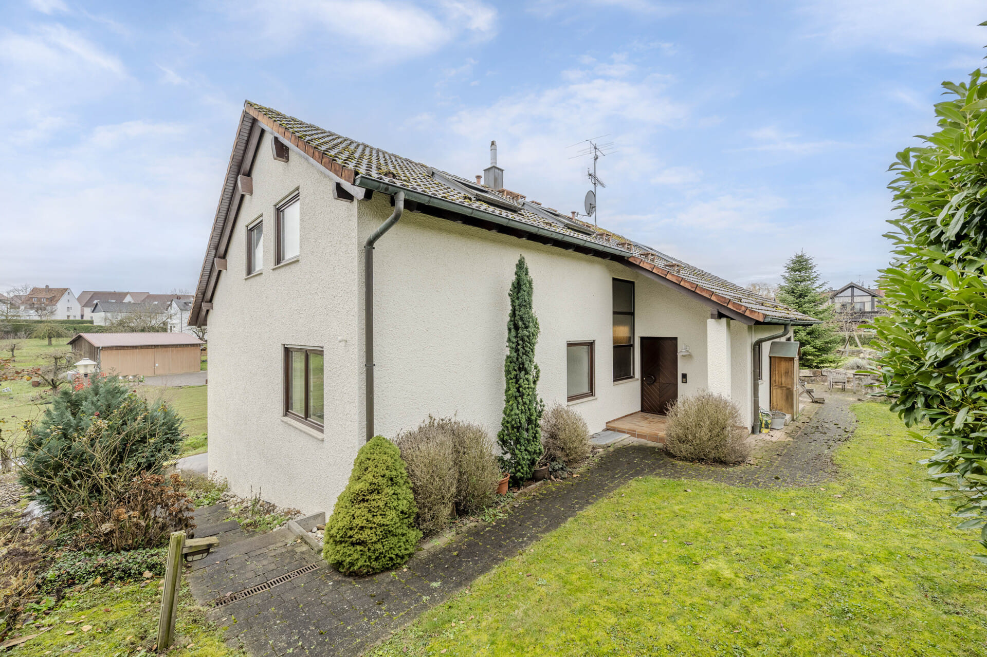 Immobilie in Markgröningen - Flexibel und großzügig: Freistehendes Einfamilienhaus am Feldrand mit Doppelgarage - Bild 2