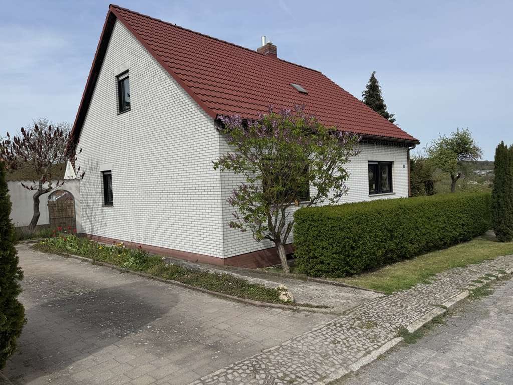 Immobilie in Sangerhausen - Einfamilienhaus mit Doppelgarage in bester Lage von Sangerhausen - Bild 0