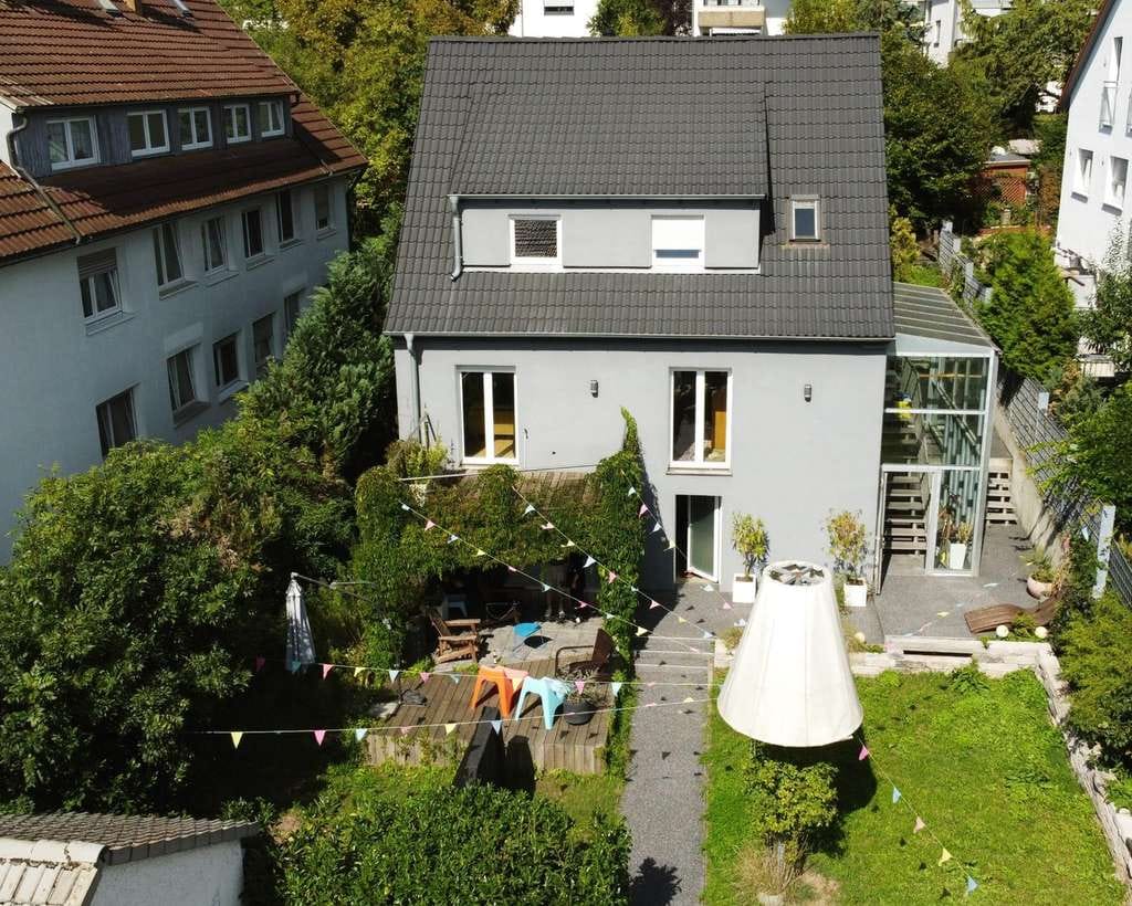 Immobilie in Korntal-Münchingen - Großzügiges Einfamilienhaus mit 8 Zimmern, Garage und Stellplatz in Korntal-Münchingen/Kallenberg - Bild 0