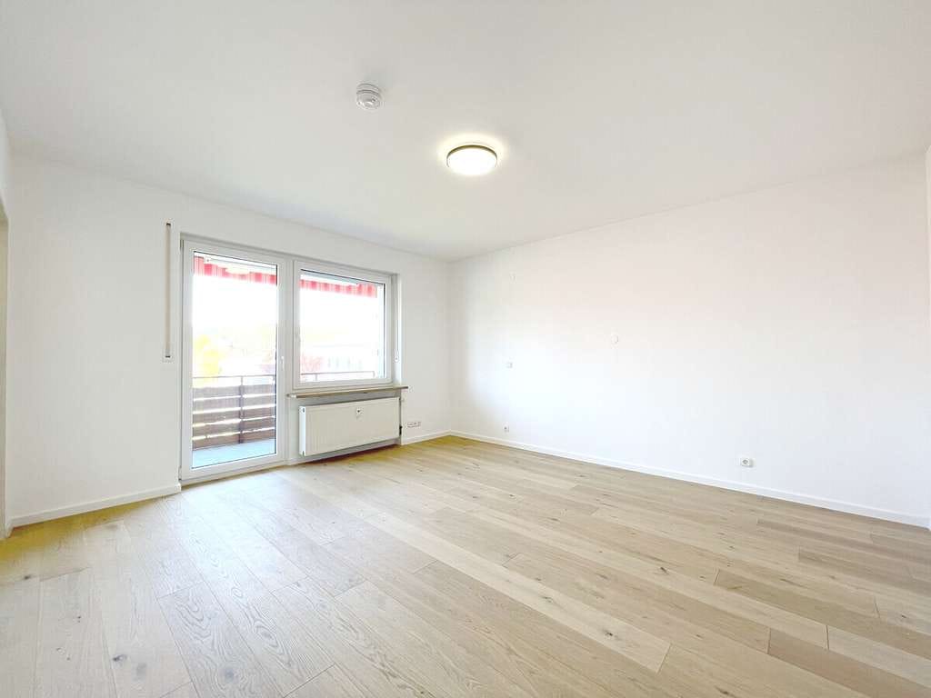 Immobilie in Feldkirchen-Westerham - Helle renovierte 1 Zi.-Whg., großer Balkon, separate Küche, Tageslichtbad, Hobbykeller, ruhige Lage - Bild 2