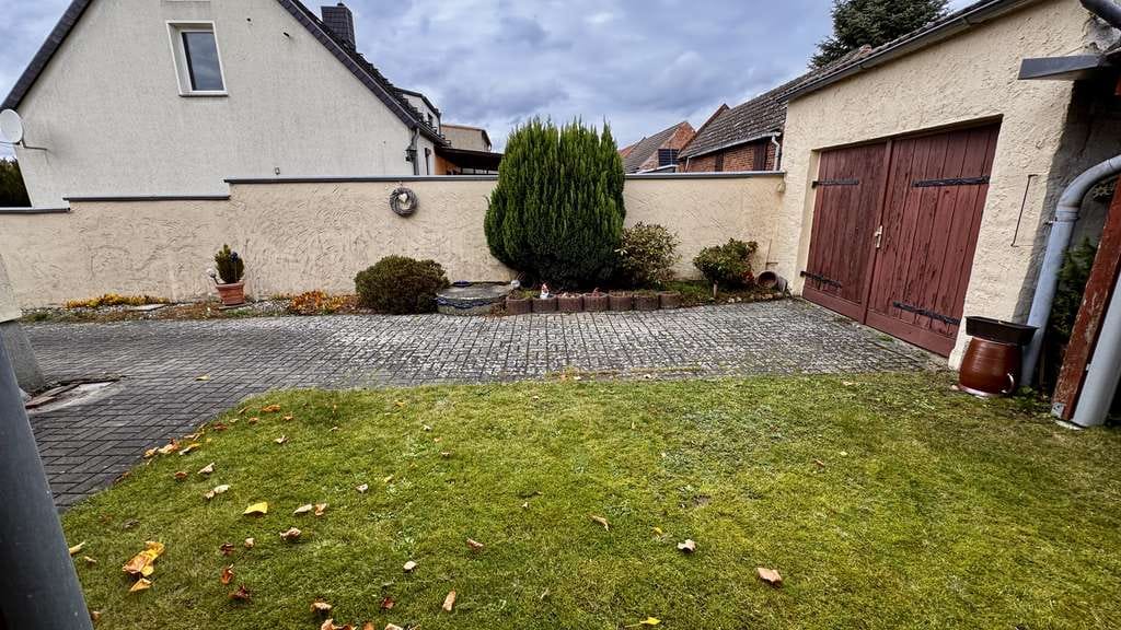 Immobilie in Tangerhütte - Doppelhaushälfte mit Auffahrt, Garage, Garten und Nebengelass - Bild 2