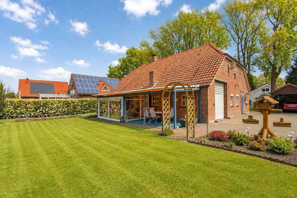 Immobilie in Edewecht - 6727 - Ländlich wohnen mit Potenzial
Behagliches Zuhause mit Charakter, Sommergarten & großem Garte - Bild 0