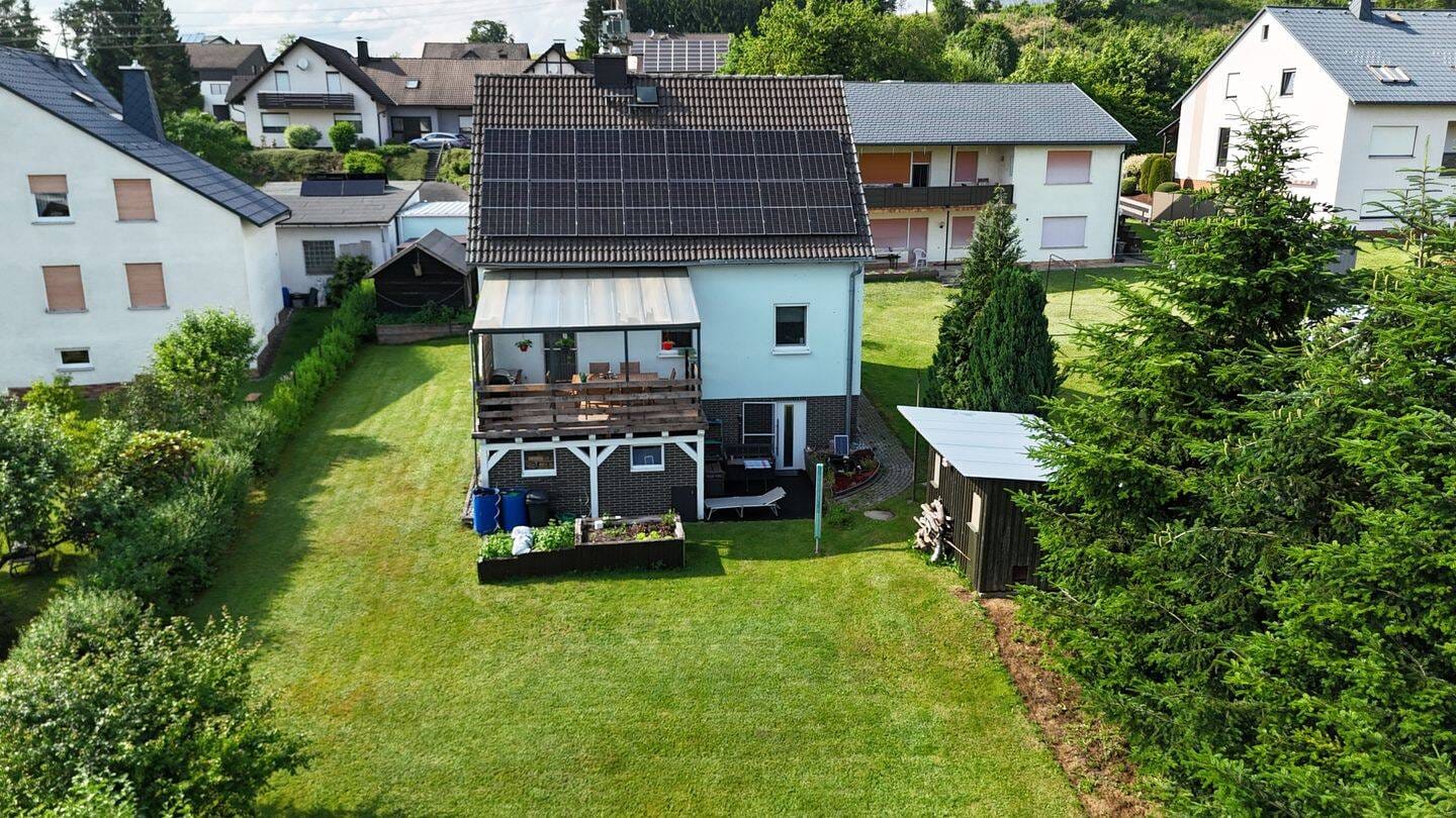 Immobilie in Teuschnitz - Einziehen und Wohlfühlen: Gepflegtes Einfamilienhaus mit Traumblick und moderner PV-Anlage in Teuschnitz OT Haßlach - Bild 4
